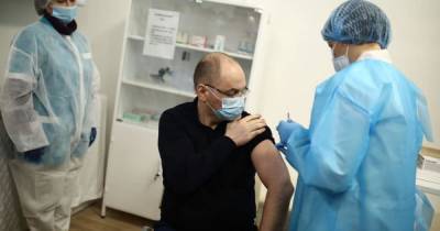 Максим Степанов - "Будьте как Далай-лама", — Степанов призвал вакцинироваться и показал картину с собой из точкой на лбу - tsn.ua