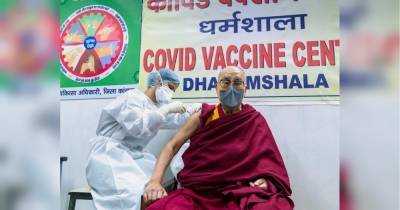 Далай-лама привился против коронавируса вакциной Covishield - fakty.ua - Украина - Дхарамсать
