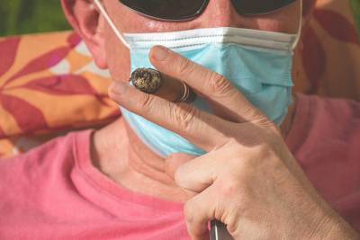 Пожилые люди и курильщики: выявлены самые уязвимые перед коронавирусом группы людей - vchaspik.ua - Украина