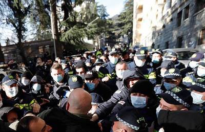 В Грузии медики к присоединились к протестующим - ont.by - Грузия