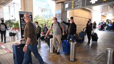 Ни браслетов, ни гостиниц: пассажиров из Нью-Йорка из аэропорта отпустили домой - vesty.co.il - Нью-Йорк - Израиль - Нью-Йорк