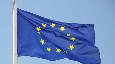 Евросоюз рискует потерять 100 млрд евро из-за "вялой" вакцинации — Bloomberg - politros.com - Евросоюз