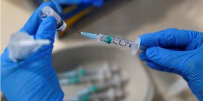 Денис Шмыгаль - Sergio Perez - За пять дней на COVID-вакцинацию записались 155 тысяч украинцев - nv.ua
