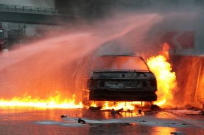 В Туле 13 автомобилей сгорели при пожаре на автостоянке - argumenti.ru - Россия - Тула