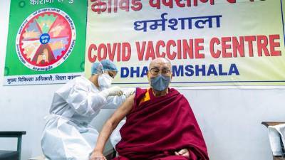 Далай-лама сделал прививку от коронавируса - ru.euronews.com - Франция - Англия - Иран - Швейцария - Дхарамсать