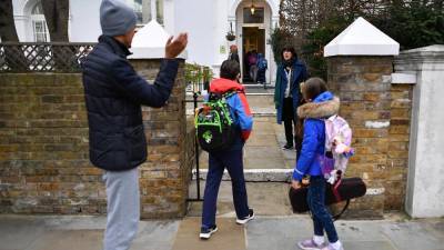 Британские школьники возвращаются за парты - ru.euronews.com - Франция - Англия - Иран