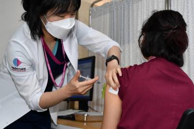 В Южной Корее обнародовали выводы расследования смертей после прививок от COVID-19 вакциной AstraZeneca - sharij.net - Южная Корея