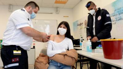 Минздрав: лишь 0,02% израильтян заболели после прививки - vesty.co.il - Израиль