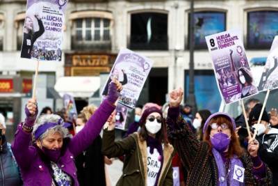В Мадриде ультраправые женщины напали на феминисток - aif.ru - Испания - Мадрид