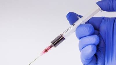 Штефан Бауэр - Немецкий активист сравнил вакцину AstraZeneca с газом "Циклон Б" - politros.com - Германия