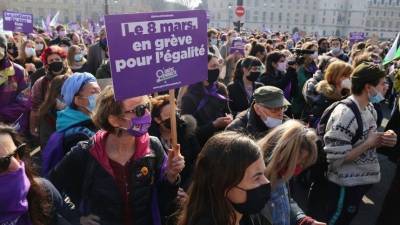 В Международный женский день в Европе прошли протестные акции - 5-tv.ru - Париж - Мадрид