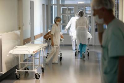 Более 25% госпитализированных петербуржцев с COVID-19 в тяжёлом состоянии - spb.mk.ru - Санкт-Петербург