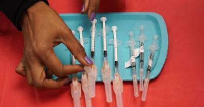 Новое исследование показало низкую эффективность вакцин Pfizer и Moderna против штамма коронавируса из ЮАР - tsn.ua - Юар