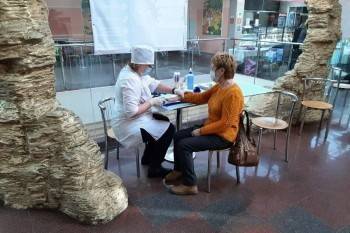 Анастасия Ракова - Москвичей начали прививать против коронавируса прямо в торговых центрах - vologda-poisk.ru