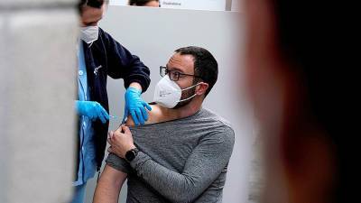 Французская газета констатировала провал Европы в гонке вакцин от COVID-19 - iz.ru - Франция - Израиль