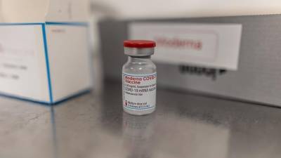 Жительница Нью-Йорка заболела COVID-19 после вакцинации Moderna - iz.ru - Нью-Йорк - Израиль - Нью-Йорк
