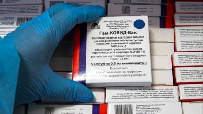 Дмитрий Песков - Песков: российским вакцинам доверяет как минимум миллиард человек на Земле - 5-tv.ru - Россия