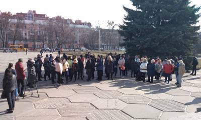 В Полтаве возле ОГА продавцы рынков митингуют против полного локдауна: фото - 24tv.ua - Полтава - Торговля