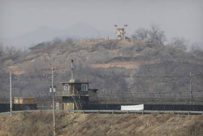 Дипломаты побежали из Северной Кореи: коронавирус и дефицит - mk.ru - Кндр