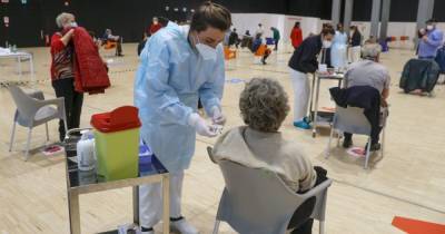 Марио Драги - В Италии медиков в случае отказа от COVID-вакцинации будут отстранять от работы - dsnews.ua - Италия