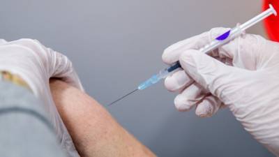 Евгений Тимаков - Инфекционист назвал сроки проведения вакцинации для переболевших коронавирусом - politros.com
