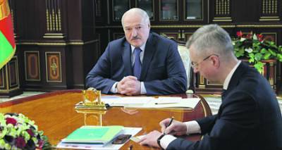Александр Лукашенко - Антон Ходасевич - Лукашенко собирается лечить белорусскую экономику "каленым железом" - ng.ru