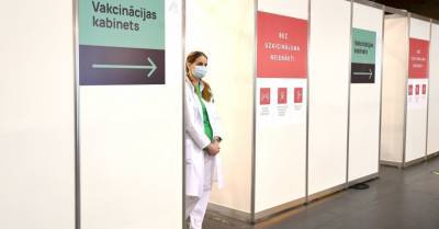 Живая очередь на прививку: к открытию центра на Кипсале собралoсь около 200 человек, у центра ATTA — 80 - rus.delfi.lv - Латвия