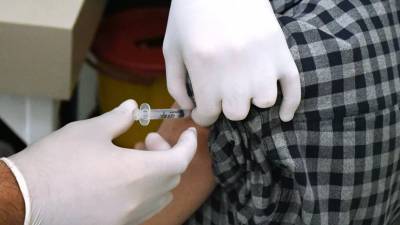 В Петербурге вакцинацию от коронавируса прошли более 450 тысяч человек - russian.rt.com - Санкт-Петербург