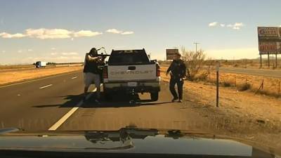 Убийство американского полицейского во время проверки машины показали по ТВ - bloknot.ru - Сша - штат Нью-Мексико