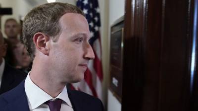 Марк Цукерберг - Facebook потратил более $23 млн на безопасность Цукерберга - gazeta.ru