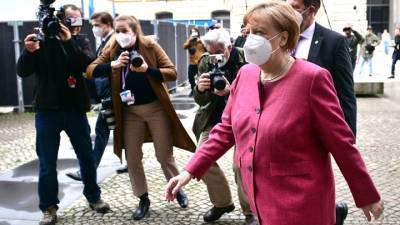 Ангела Меркель - Меркель отменила прививку от коронавируса - vesti.ru - Берлин