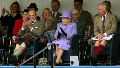 королева Елизавета II (Ii) - принц Чарльз - принц Филип - Sun узнала о просьбе принца Филипа к принцу Чарльзу возглавить семью - iz.ru - Англия - Израиль