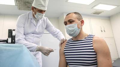 Минобороны РФ назвало число вакцинированных от коронавируса военных - iz.ru - Россия - Израиль