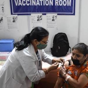 Индия - После COVID-вакцины в Индии умерли 180 человек - reporter-ua.com