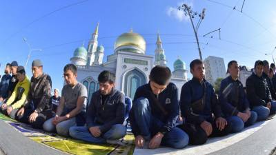 Рушан Аббясов - В Москве ожидается большой наплыв верующих, но мечетей не хватает - vesti.ru - Россия - Москва