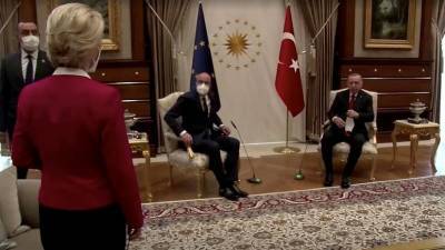 Le Monde: протокольная ошибка на встрече с Эрдоганом превратила образ европейской державы в насмешку - obzor.lt - Турция - деревня Ляйен - Анкара