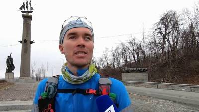 Максим Егоров - Спортсмен-любитель сам себе устроил марафон и пробежал через всю страну - 1tv.ru - Санкт-Петербург - Приморье край - Владивосток