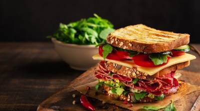 Жена готовила для мужа сэндвичи, а он сделал на этом теневой бизнес ради фастфуда - belta.by