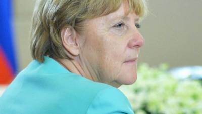 Ангела Меркель - Активисты немецкой организации принесли гробы к офису Меркель - nation-news.ru