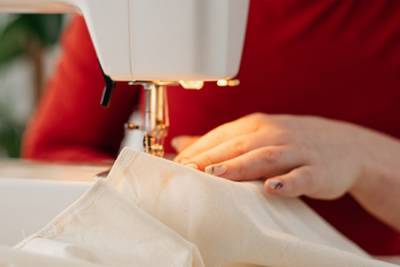 Женщина пошила семье одежду из пододеяльников и прославилась - lenta.ru