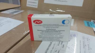 В Петербурге за 3 дня "ЭпиВакКороной" вакцинировали 460 человек - piter.tv - Санкт-Петербург