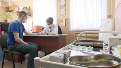 Воронежские пожарные привились от коронавируса на работе - vestivrn.ru