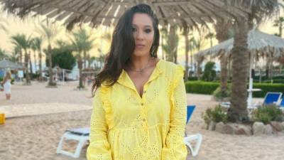 Ирина Федишин - Наталка Карпа очаровала ярким образом в лимонной платья: фото из Египта - 24tv.ua - Египет