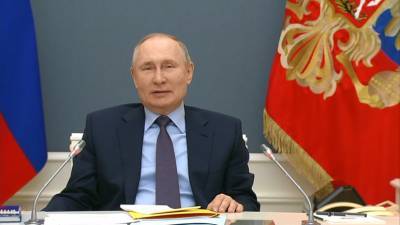 Владимир Путин - «Надеюсь, что пандемия скоро отступит»: Путин привился вторым компонентом вакцины от коронавируса - russian.rt.com