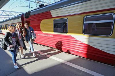 Анна Попова - Для прибывающих в Россию поездом и авто ввели самоизоляцию - pnp.ru - Россия