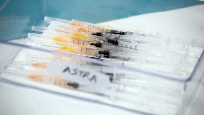 Энтони Фаучи - В США указали на сходство при тромбозах после вакцинации J&J и AstraZeneca - iz.ru - Израиль