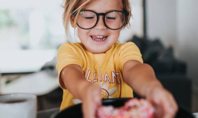 Как понять, что ваш ребенок плохо видит? Реальные советы офтальмолога про «эффект удаленки» и правильные очки - gubdaily.ru