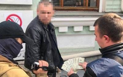 В Киеве на взятке в $2 тысячи задержан чиновник полиции - korrespondent.net - Украина - Киев