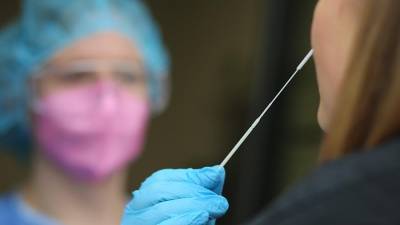 Американские медики выяснили причину повторного заражения коронавирусом - iz.ru - Израиль
