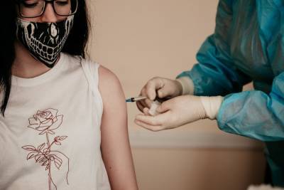 Прививка от ковида: сотрудники РИА «Верхневолжье» второй раз подставили плечо вакцине - tver.mk.ru